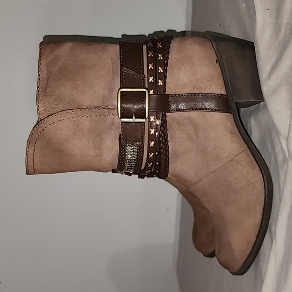 Womens brown booties. SUGAR Size 9 - Picture 7 of 11